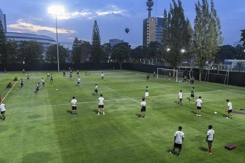 Tuyển Indonesia che vải đen để giấu bài trước Argentina?