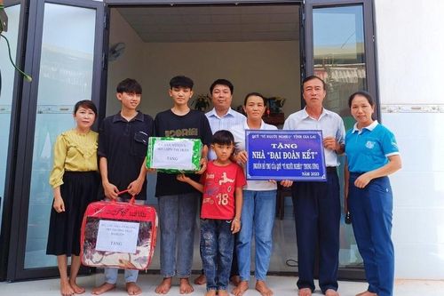 Gia Lai: Bàn giao 6 căn nhà 'Đại đoàn kết' cho hộ nghèo năm 2023