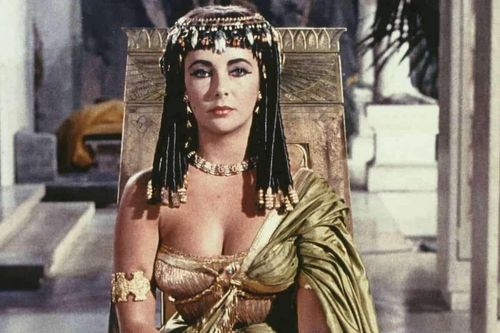 Sự thù địch Cleopatra gặp phải khi trở thành nữ hoàng Ai Cập