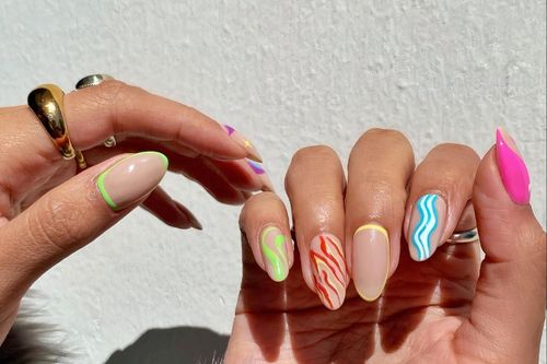 Mốt làm nails mỗi móng một màu