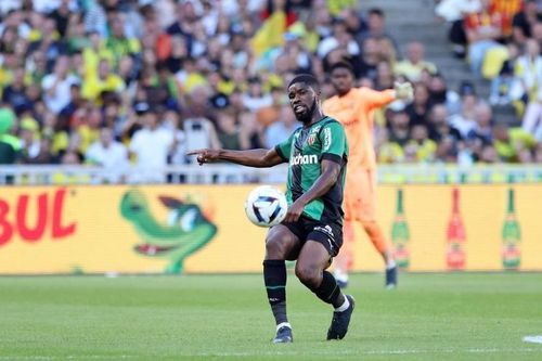 Cầu thủ vô danh đánh bại cả Mbappe lẫn Messi