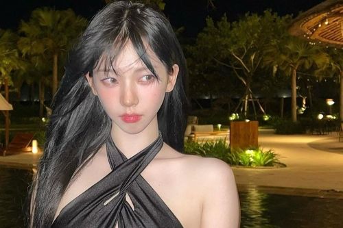 Taeyang ăn phở, Karina khoe dáng đẹp khi tới Việt Nam