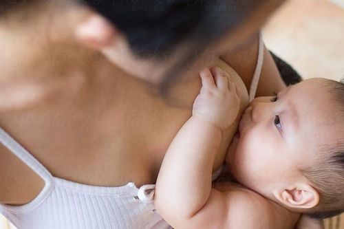 Trẻ bú mẹ nhưng chậm lớn, có phải do sữa?