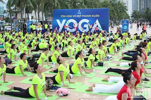Đà Nẵng: 1.500 người đồng diễn Yoga
