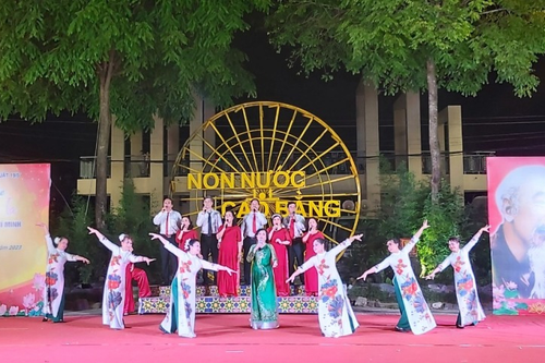 Tách khỏi 'cái ta' cộng đồng, 'cái tôi' sáng tạo dễ bị lạc lối - Bài 4: Đảng cần, dân mong những tác phẩm giàu tính chân - thiện - mỹ