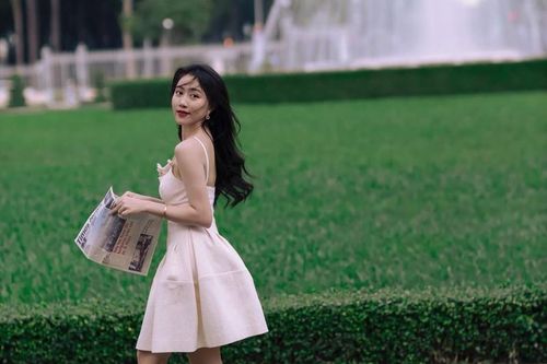 Tình cũ Tiến Linh được khen ngày càng xinh đẹp, mặn mà