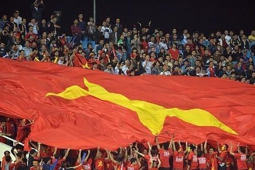 CĐV Nam Định làm điều đặc biệt cổ vũ tuyển Việt Nam