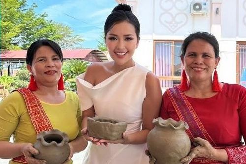 Hoa hậu Ngọc Châu quảng bá và trải nghiệm nghệ thuật làm gốm Chăm