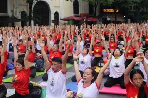 Không khí Ngày quốc tế Yoga 2023 trên khắp Việt Nam