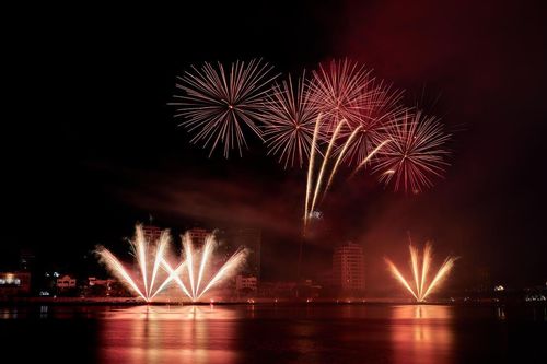 Pháo hoa Australia - Italia 'Chinh phục những giấc mơ' trên bầu trời Đà Nẵng