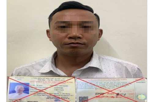 Khởi tố tài xế sử dụng giấy phép lái xe giả