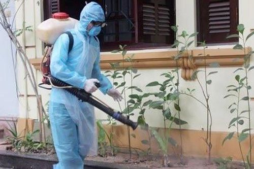 Mất tiền triệu phun thuốc diệt muỗi