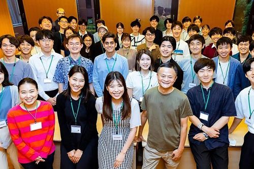 Jack Ma dạy lớp học đầu tiên với tư cách giáo sư thỉnh giảng tại Đại học Tokyo