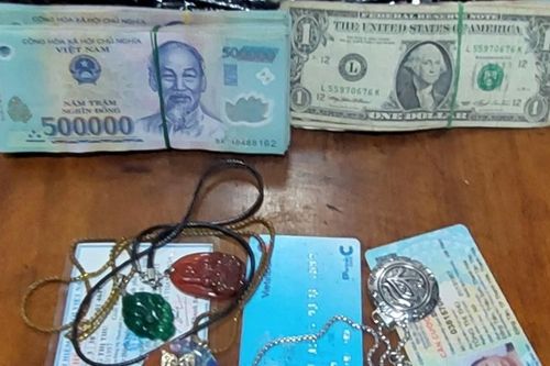Trả lại hành khách bỏ quên trên tàu hỏa hơn 70 triệu đồng