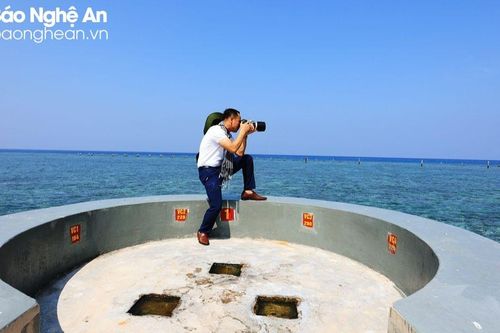Chuyện phóng viên tác nghiệp ở 'vùng biển bão tố'