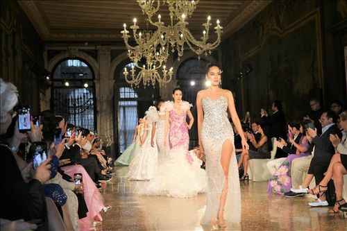 Ấn tượng đêm trình diễn thời trang 'Giao hòa - Armonia' tại Venice
