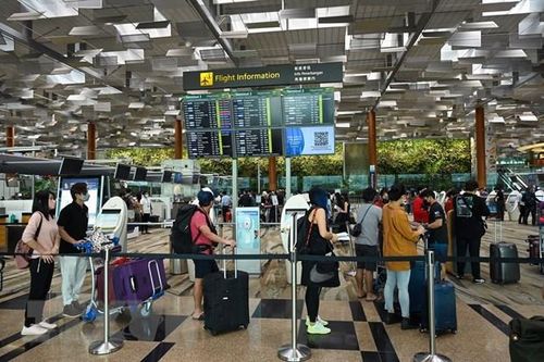 Lưu lượng hành khách hàng không toàn cầu năm 2023 ước tính phục hồi gần mức trước đại dịch