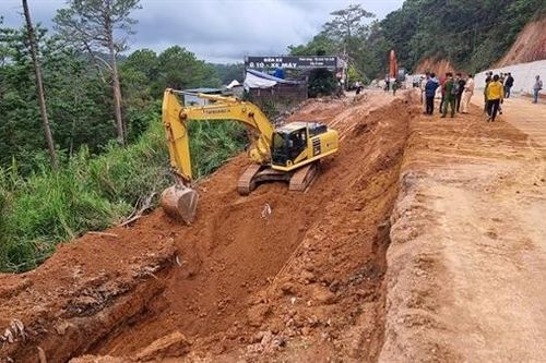 Nạn nhân thứ 2 trong vụ sập taluy mở rộng đèo Prenn tử vong
