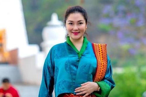 Nhan sắc tuổi 37 của Hoa hậu Nguyễn Thị Huyền