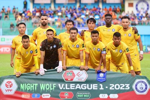 CLB Khánh Hòa nợ lương cầu thủ, cả V-League lại nín thở