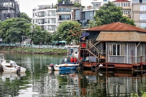 Cận cảnh loạt công trình còn tồn tại làm 'xấu' hình ảnh Hồ Tây