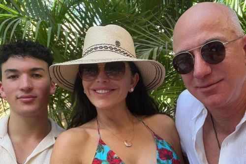 Tỷ phú Jeff Bezos thân thiết với con riêng của bạn gái