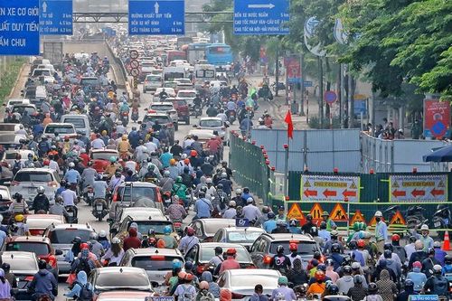 Áp lực giao thông tăng cao trên đường Nguyễn Trãi