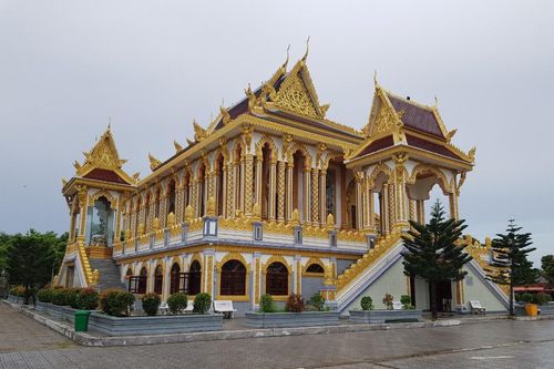 Lớp học trong chùa và những người thầy 'đặc biệt'