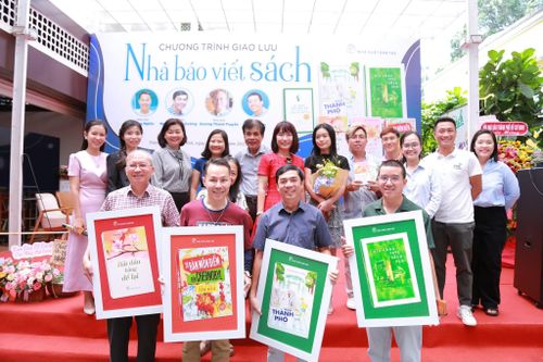 Báo chí và văn chương song hành dưới ngòi bút của nhà báo