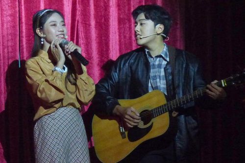 'Nằm khóc một mình': Khi người trẻ góp 100 triệu dựng kịch nói