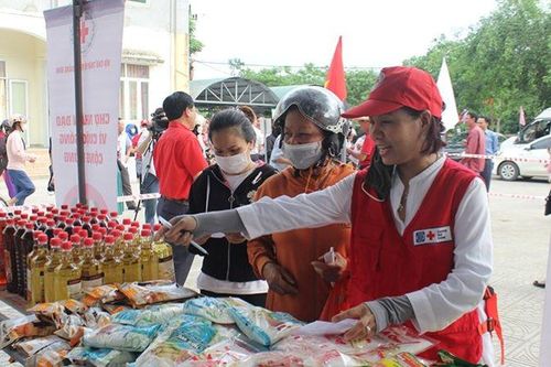 Trợ giúp gần 1,2 triệu lượt người nghèo trong Tháng Nhân đạo 2023