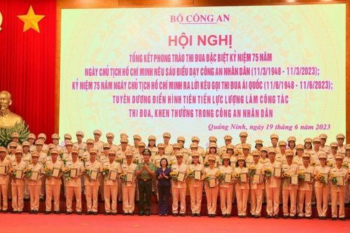 Hướng mạnh phong trào thi đua về cơ sở