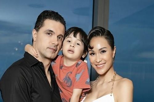 Hôn nhân của MC Phương Mai và chồng Tây