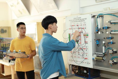 Ngân sách nhỏ giọt, nâng chất lượng đại học cách nào?