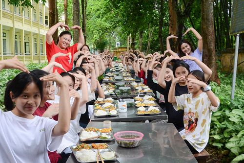 Bếp ăn '0 đồng' phục vụ sĩ tử mùa thi