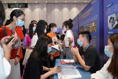 Tỷ lệ thất nghiệp kỷ lục, thanh niên Trung Quốc đặt niềm tin vào... may rủi