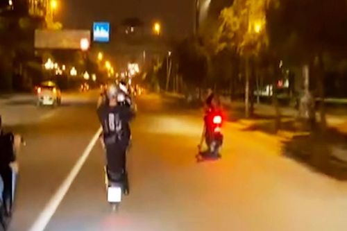 Khởi tố nhóm thanh thiếu niên bốc đầu xe máy khoe lên mạng xã hội