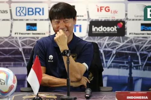 HLV Shin Tae-yong hành động khác thường trước trận đấu với Argentina