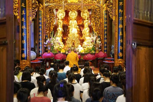Gần 1800 bạn trẻ về chùa Quan Âm – Hà Nội cầu nguyện trước kỳ thi tốt nghiệp và Đại học 2023