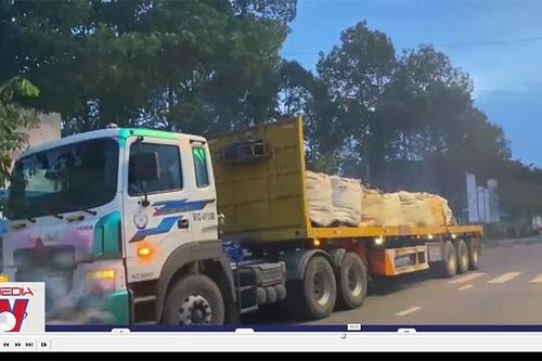 Bắt quả tang đối tượng đổ trộm hơn 6 tấn chất thải tại Bình Phước