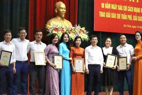 Nhóm phóng viên Đời sống và Pháp luật đoạt Giải Báo chí Trần Phú