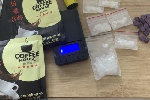 Phát hiện nhóm 'nam thanh nữ tú' sử dụng ma túy dạng gói cà phê