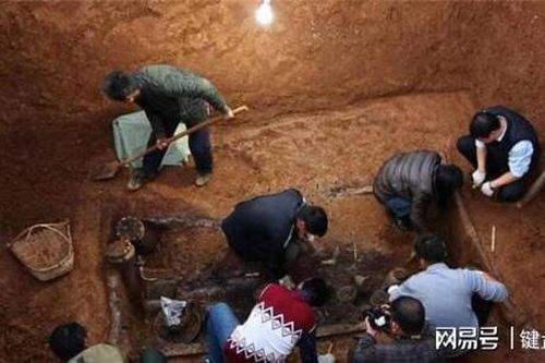 Mở quan tài Dương quý phi, đoàn khảo cổ sững sờ không tin vào mắt mình khi phát hiện bí mật chua xót về đại mỹ nhân