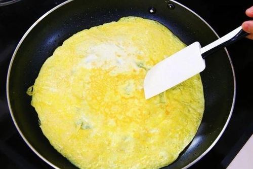 Rán trứng cho thêm thứ này, trứng bông xốp, mềm tan, không hề bị tanh