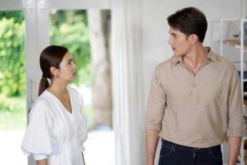 Đi ăn tân gia về, chồng một mực đòi bán nhà chuyển đi nơi khác