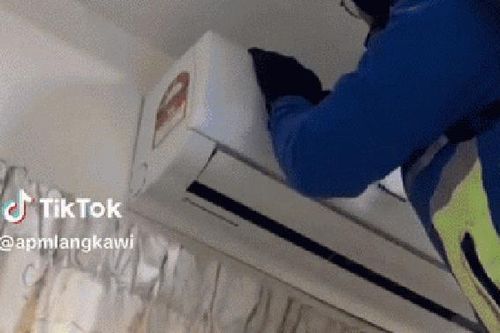 Điều hòa trục trặc, gia chủ nhờ chuyên gia kiểm tra thì hoảng hồn với thứ được lấy ra