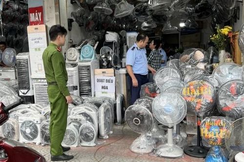 Xử lý nghiêm và công khai tên cơ sở kinh doanh thiết bị điện trục lợi