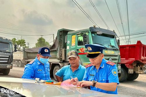 Cảnh báo ô nhiễm khói bụi ở các giao lộ lớn