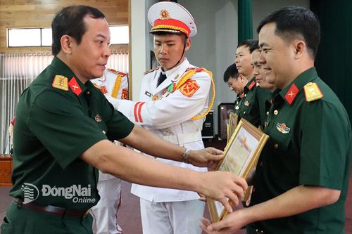 Tăng đối thoại dân chủ và thực hiện quy chế dân chủ trong thực hiện nhiệm vụ