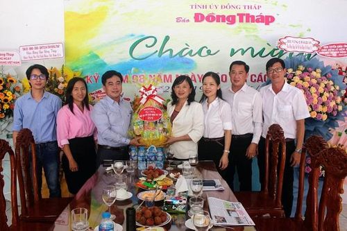 Các đơn vị, địa phương thăm, chúc mừng Báo Đồng Tháp nhân Ngày Báo chí cách mạng Việt Nam